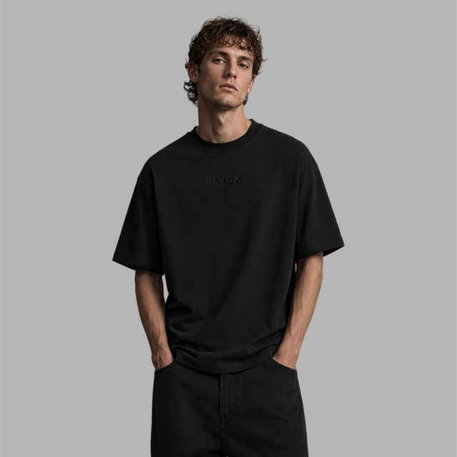 BLVCK 壓花LOGO寬版TEE
