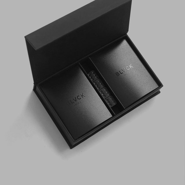 BLVCK 限量炫黑扑克牌组(两副牌+四颗骰子)