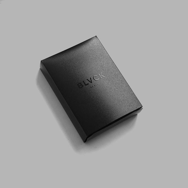 BLVCK 限量炫黑扑克牌组(两副牌+四颗骰子)