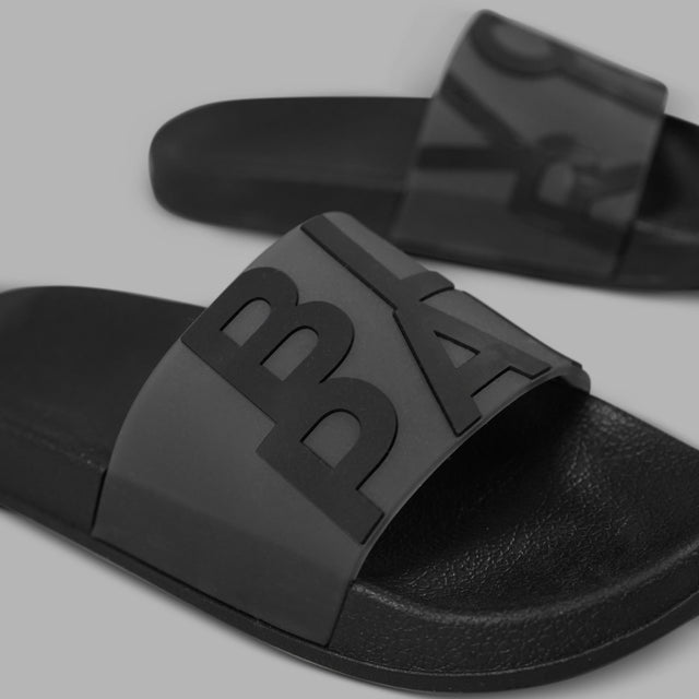BLVCK 品牌沁黑压纹拖鞋