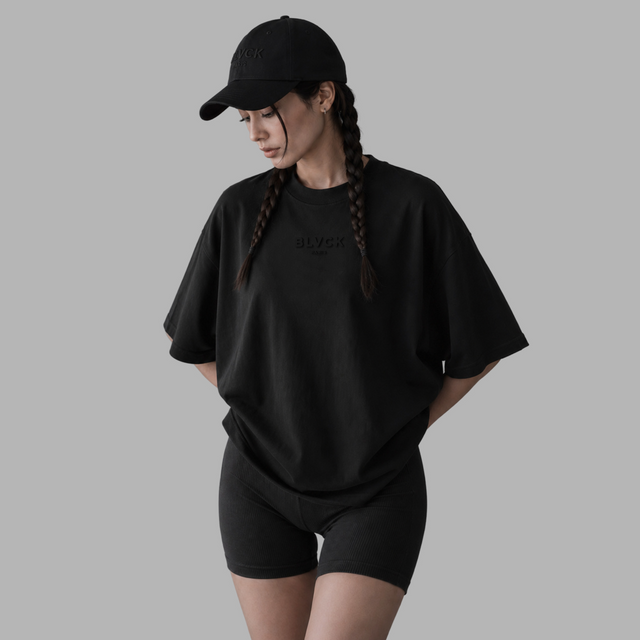 BLVCK 壓花LOGO寬版TEE