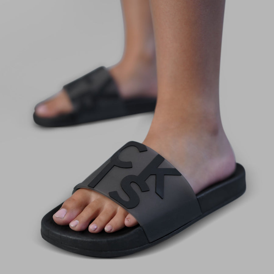 BLVCK 品牌沁黑压纹拖鞋