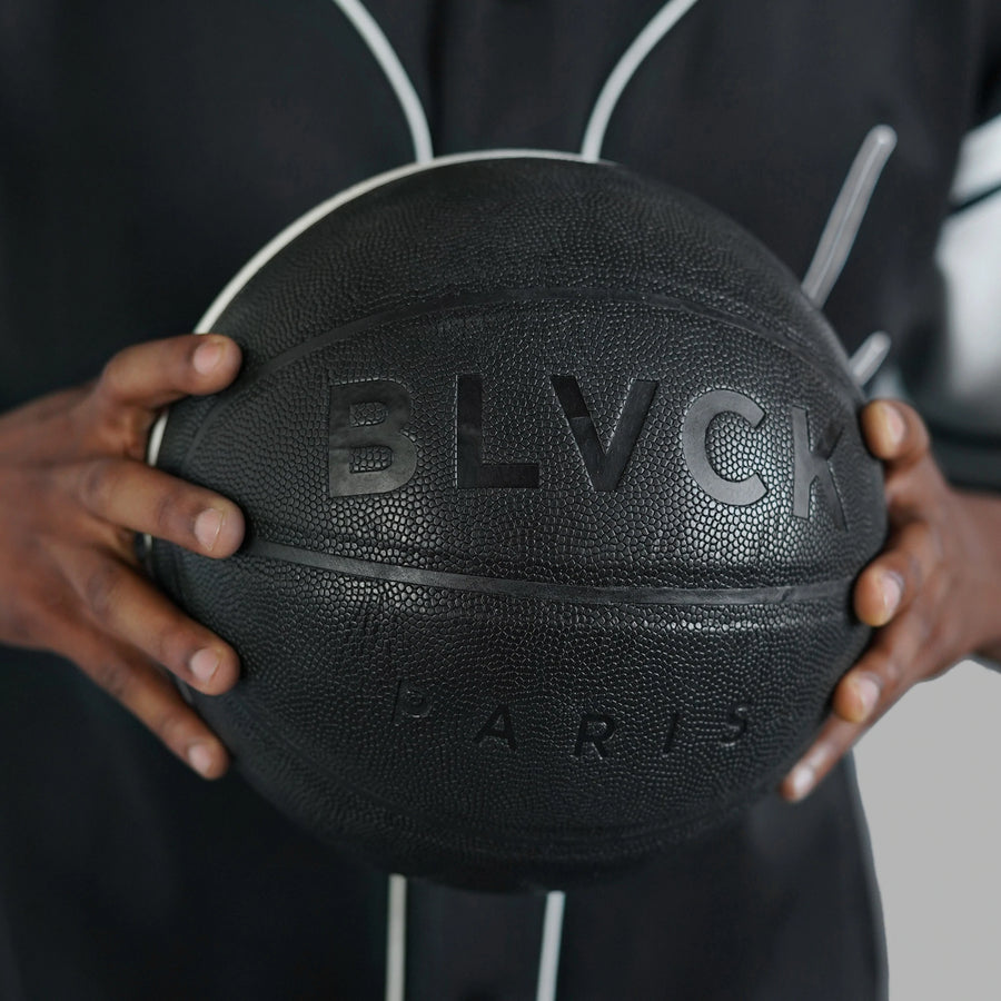 BLVCK x WHTE 联名篮球